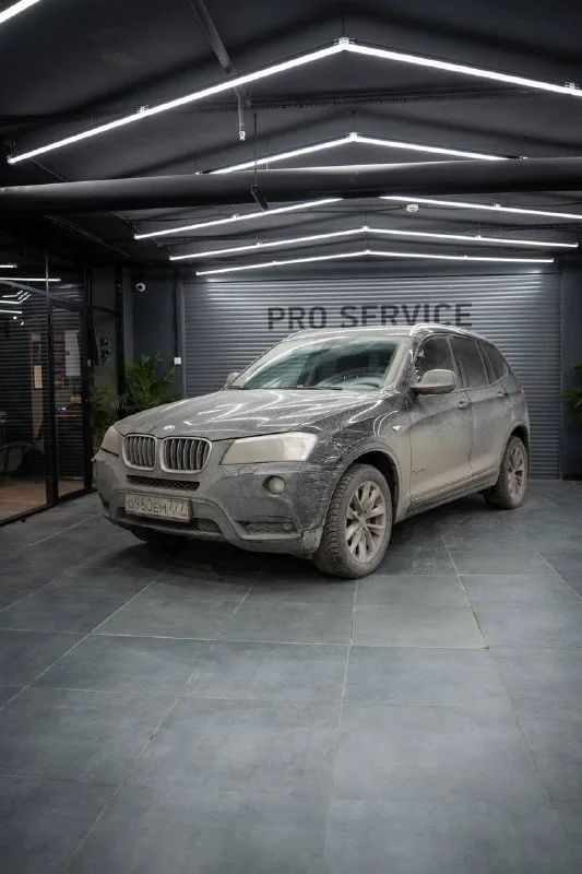 До — BMW X3: состояние кузова при приёмке и после детейлинг-комплекса.