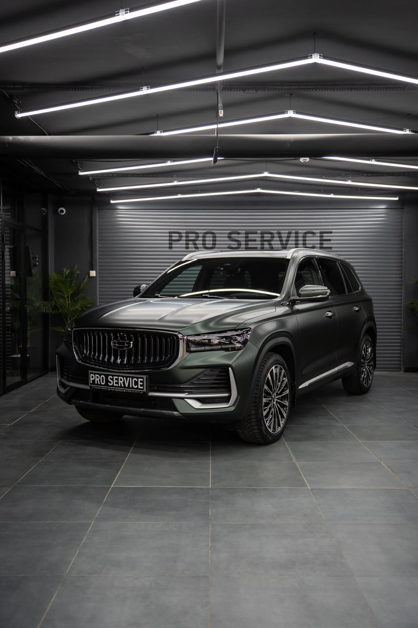 Geely Monjaro после оклейки матовой защитной плёнкой