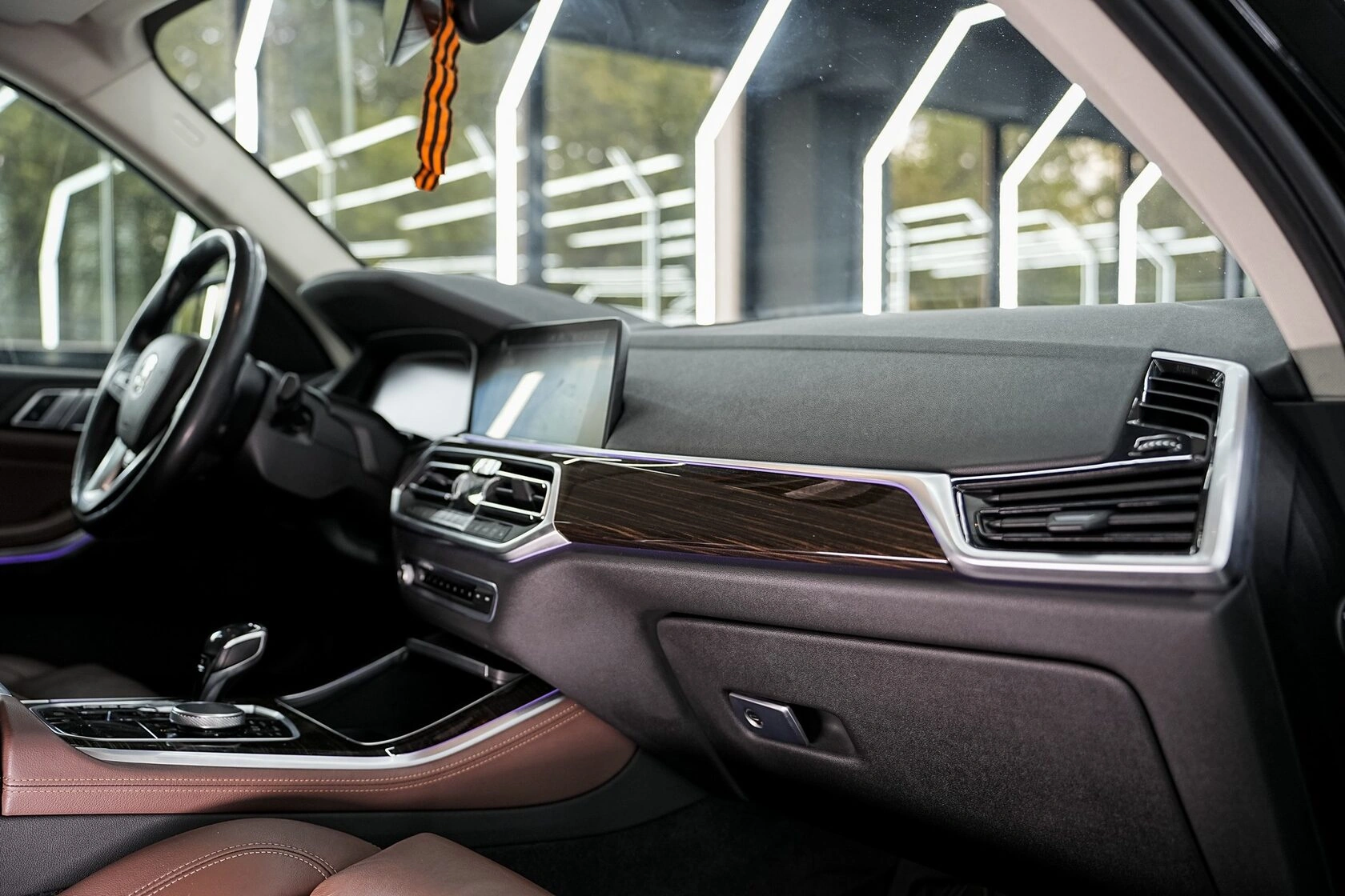 Исходная отделка панели BMW X5