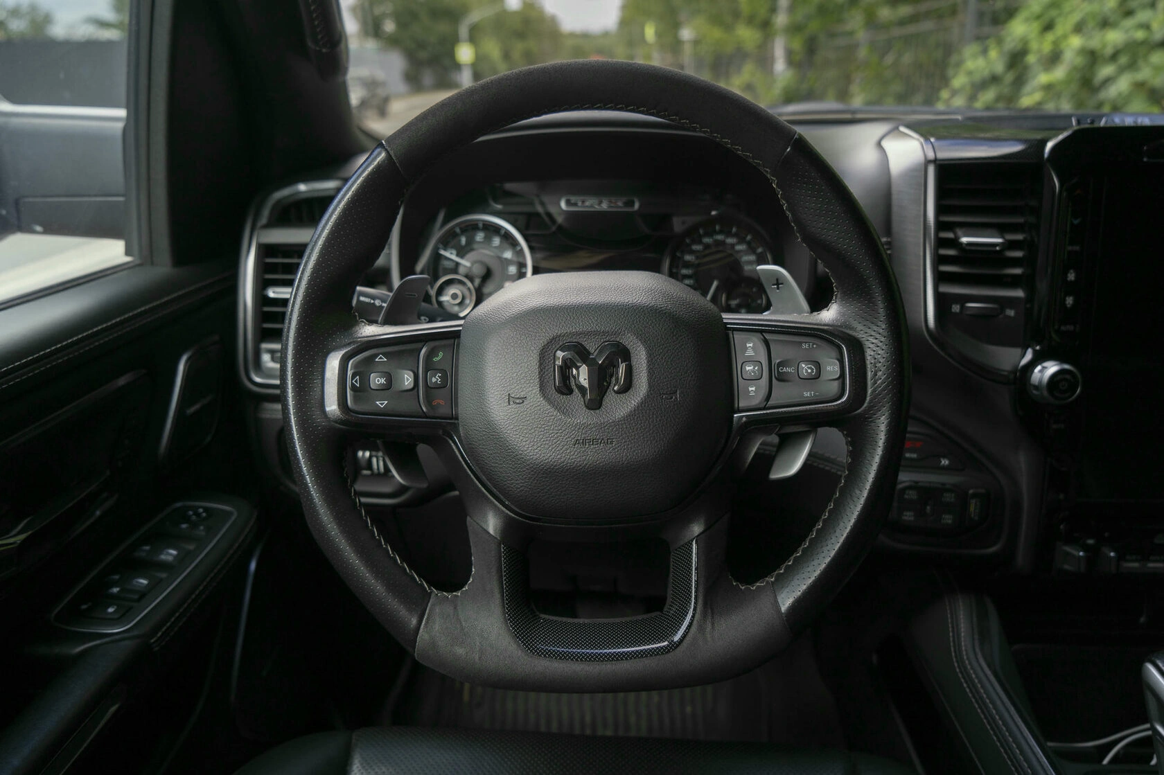 Dodge Ram — отделка салона: фото работы PRO Service — 2