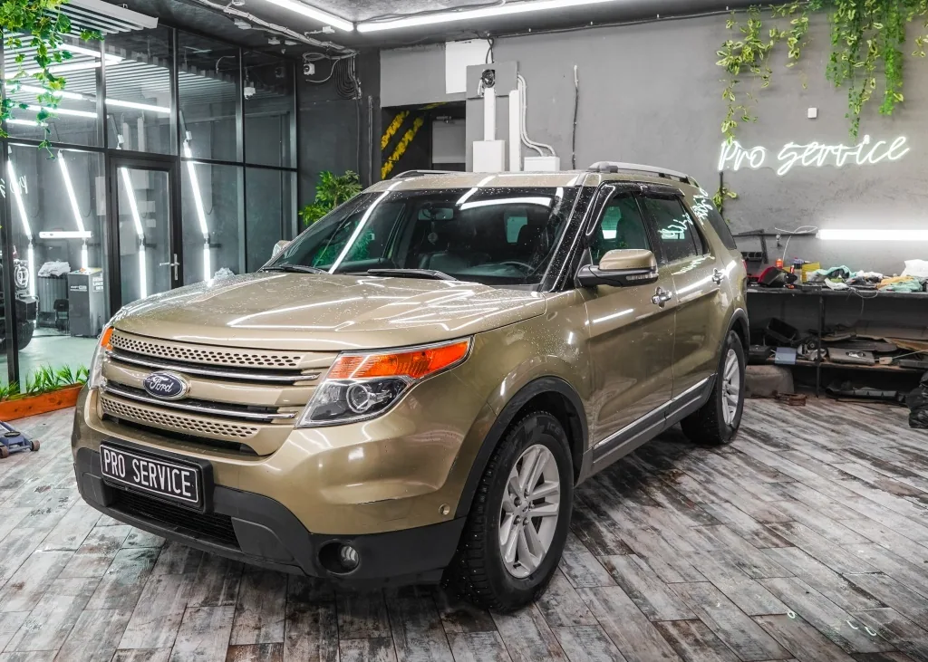 Золотистый Ford Explorer до смены цвета