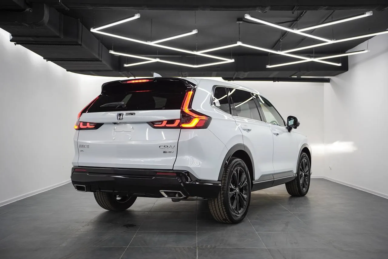 Корма белого Honda CR-V до оклейки