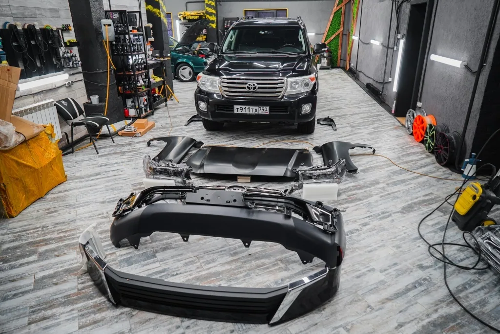 Toyota Land Cruiser 200 — рестайлинг: фото работы PRO Service — 3