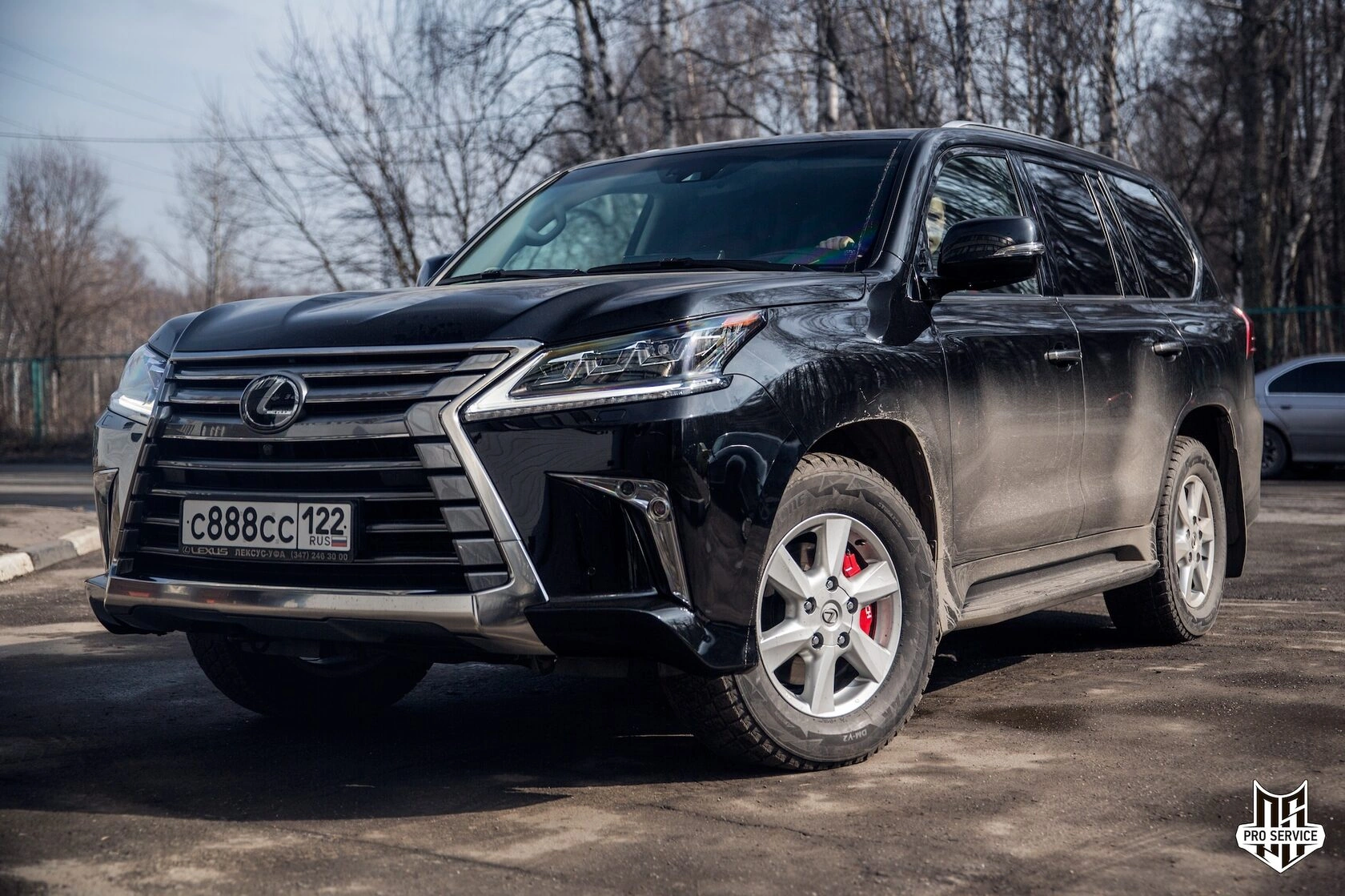 Lexus LX 570 — чёрный потолок и руль: фото работы PRO Service — 1
