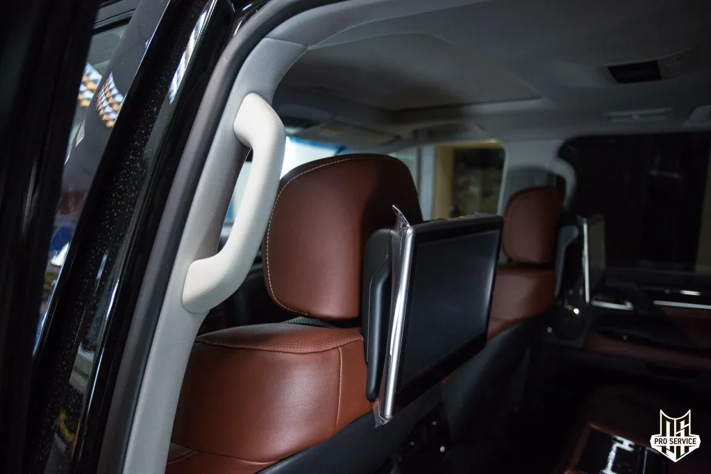 Светлые стойки Lexus LX 570 до перетяжки
