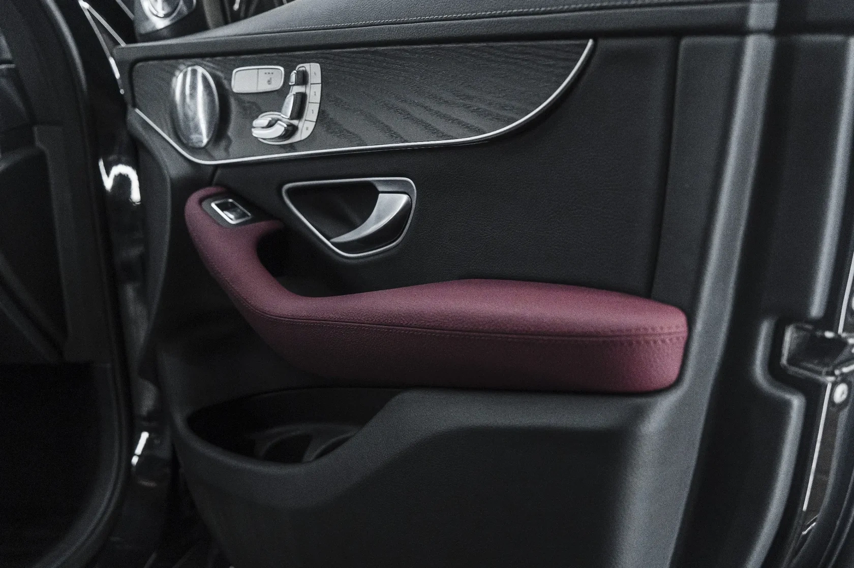 Mercedes-Benz — бордовый интерьер: фото работы PRO Service — 6