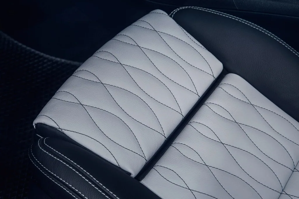 Mercedes-Benz GLA — двухцветный интерьер: фото работы PRO Service — 3