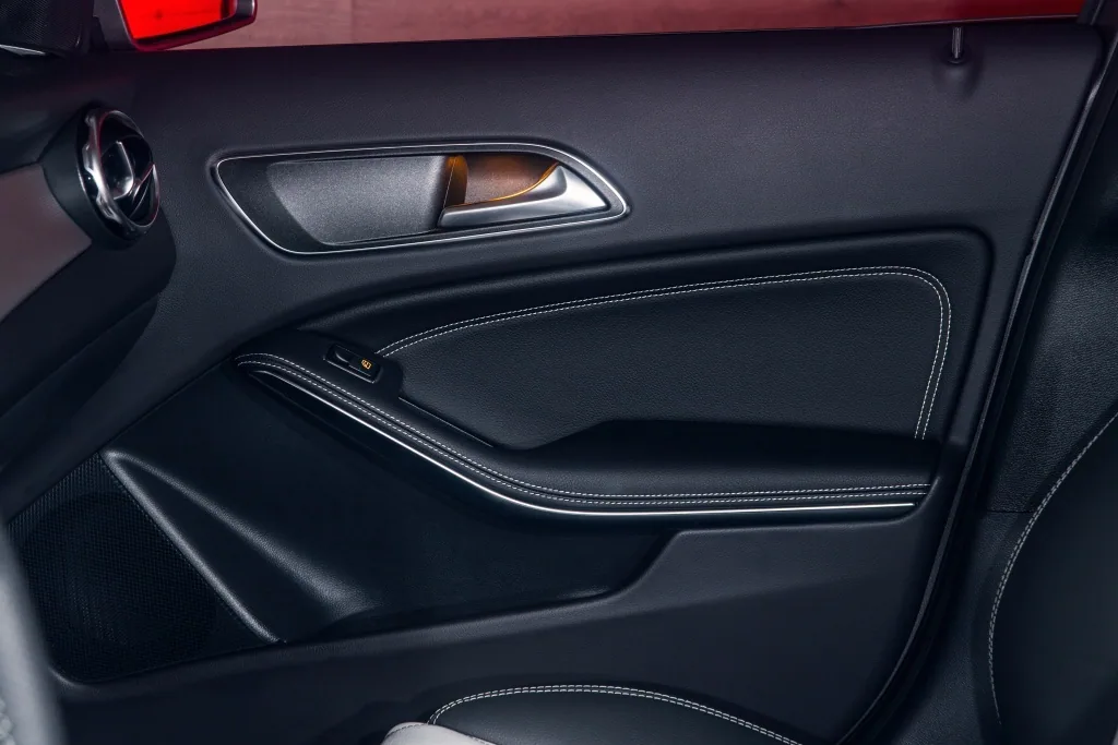 Mercedes-Benz GLA — двухцветный интерьер: фото работы PRO Service — 5