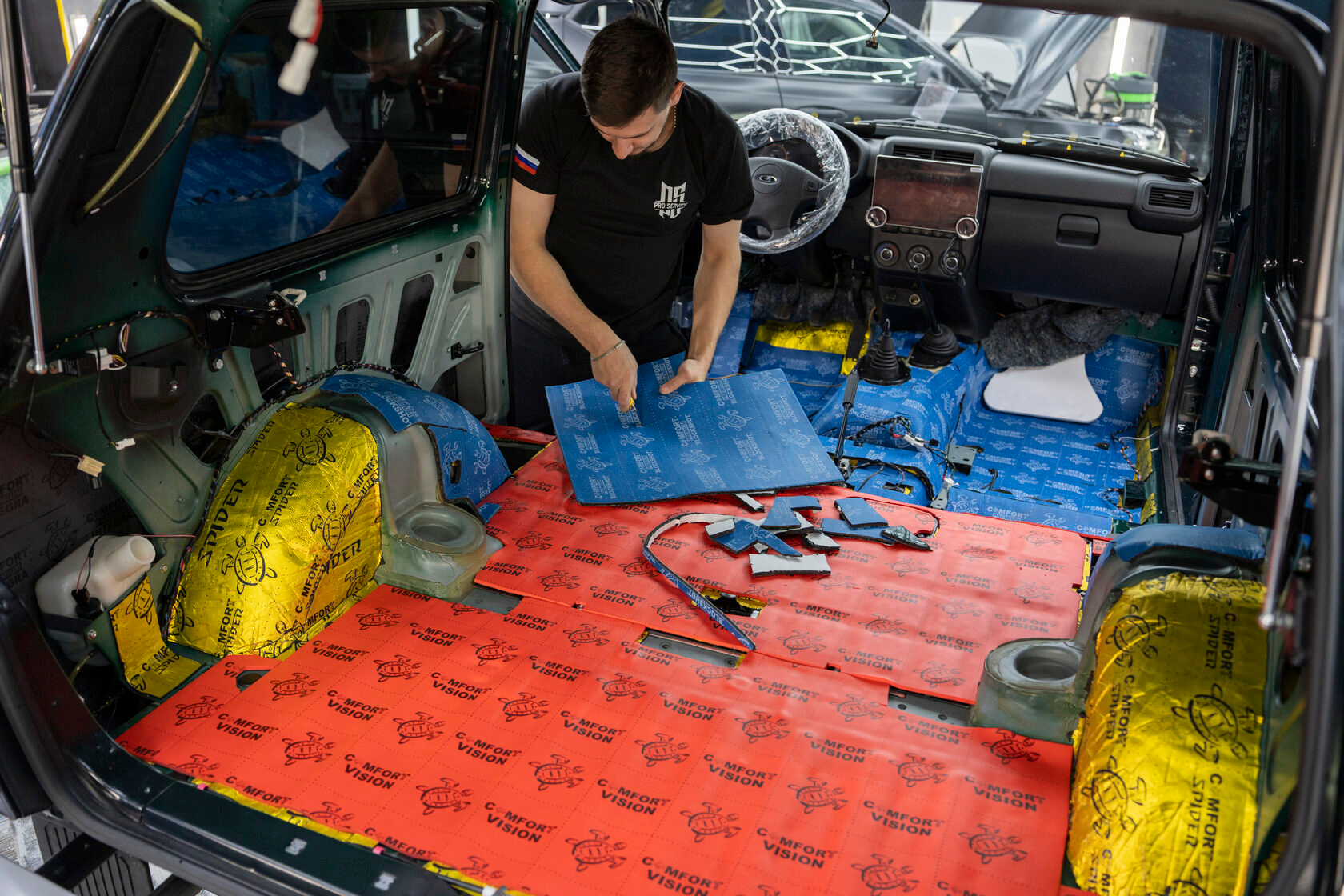 Lada Niva Bronto — шумоизоляция: фото работы PRO Service — 1