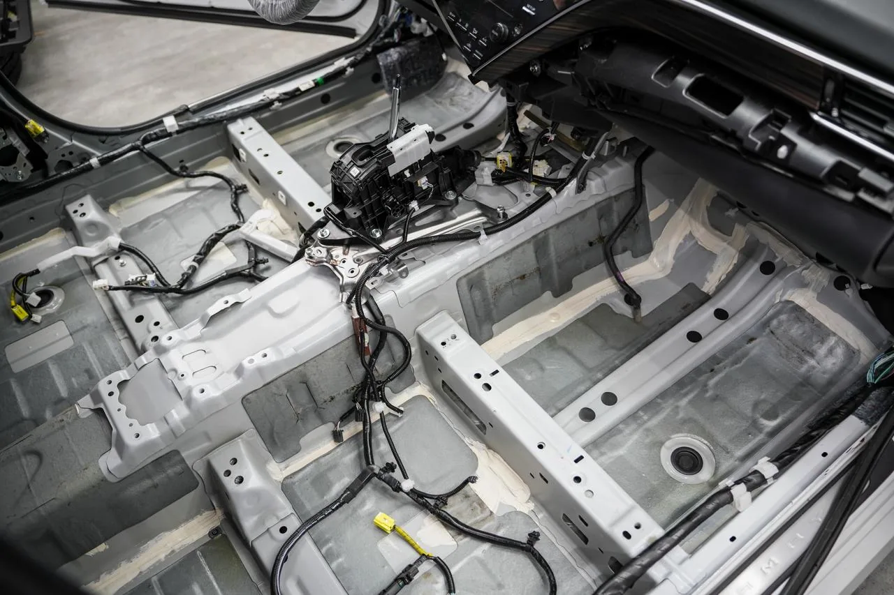 Toyota Camry — комплексная шумоизоляция: фото работы PRO Service — 2
