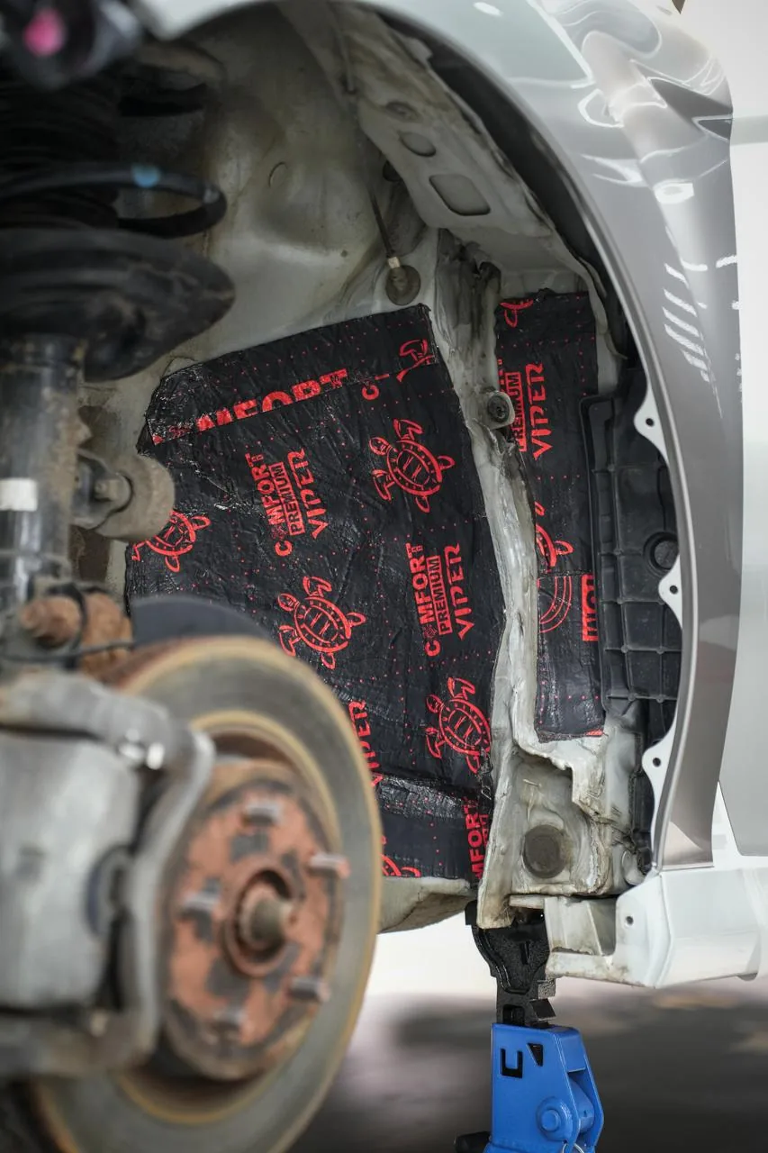 Toyota Camry — комплексная шумоизоляция: фото работы PRO Service — 4