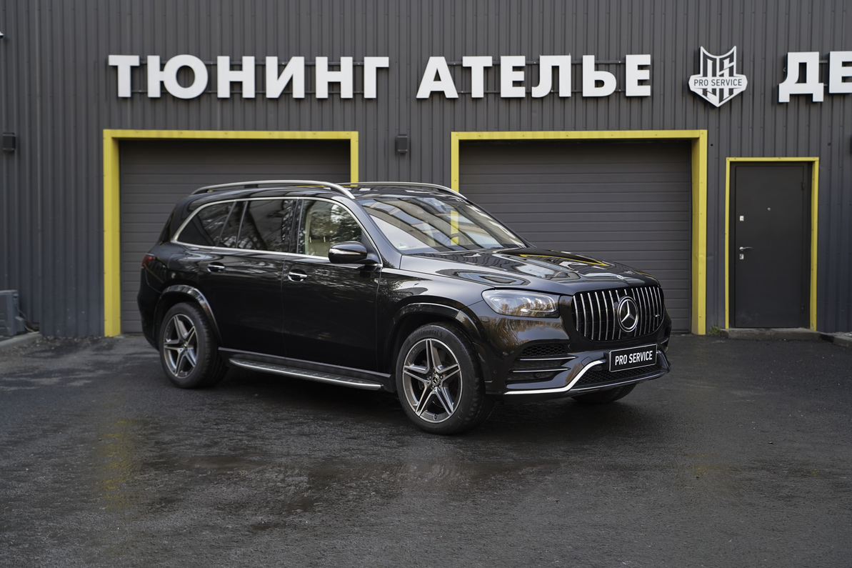 Mercedes-Benz GLS — глянцевый кузов перед оклейкой
