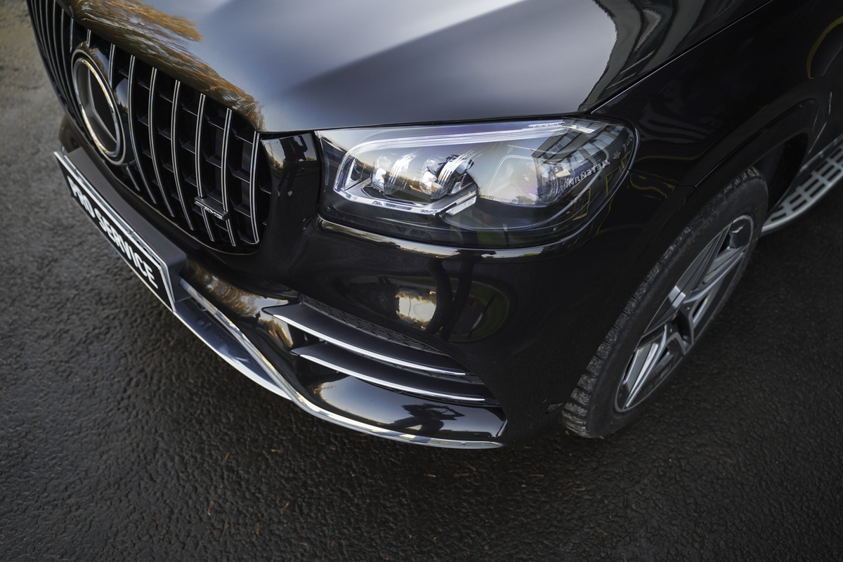 Mercedes-Benz GLS — передняя часть глянцевого кузова